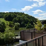 شقة Pfeil Nieder-Werbe