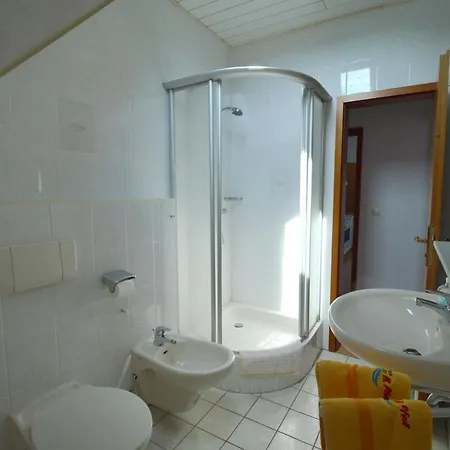 Pfeil Apartment Nieder-Werbe