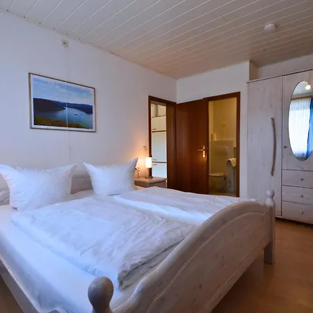 Pfeil Apartment Nieder-Werbe